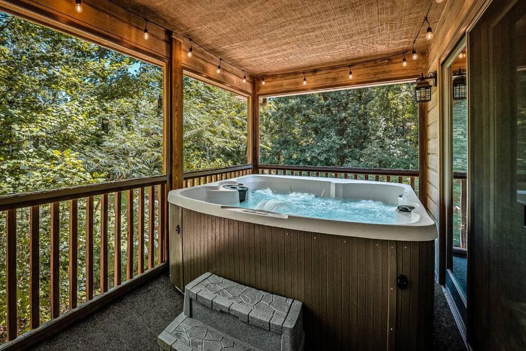 The Moondance Cabin By Lightfoot Stays Vacation Rentals Sevierville Eksteriør bilde